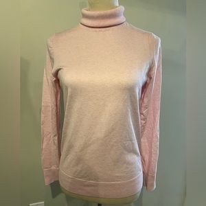 Banana Republic women’s pink turtleneck size small